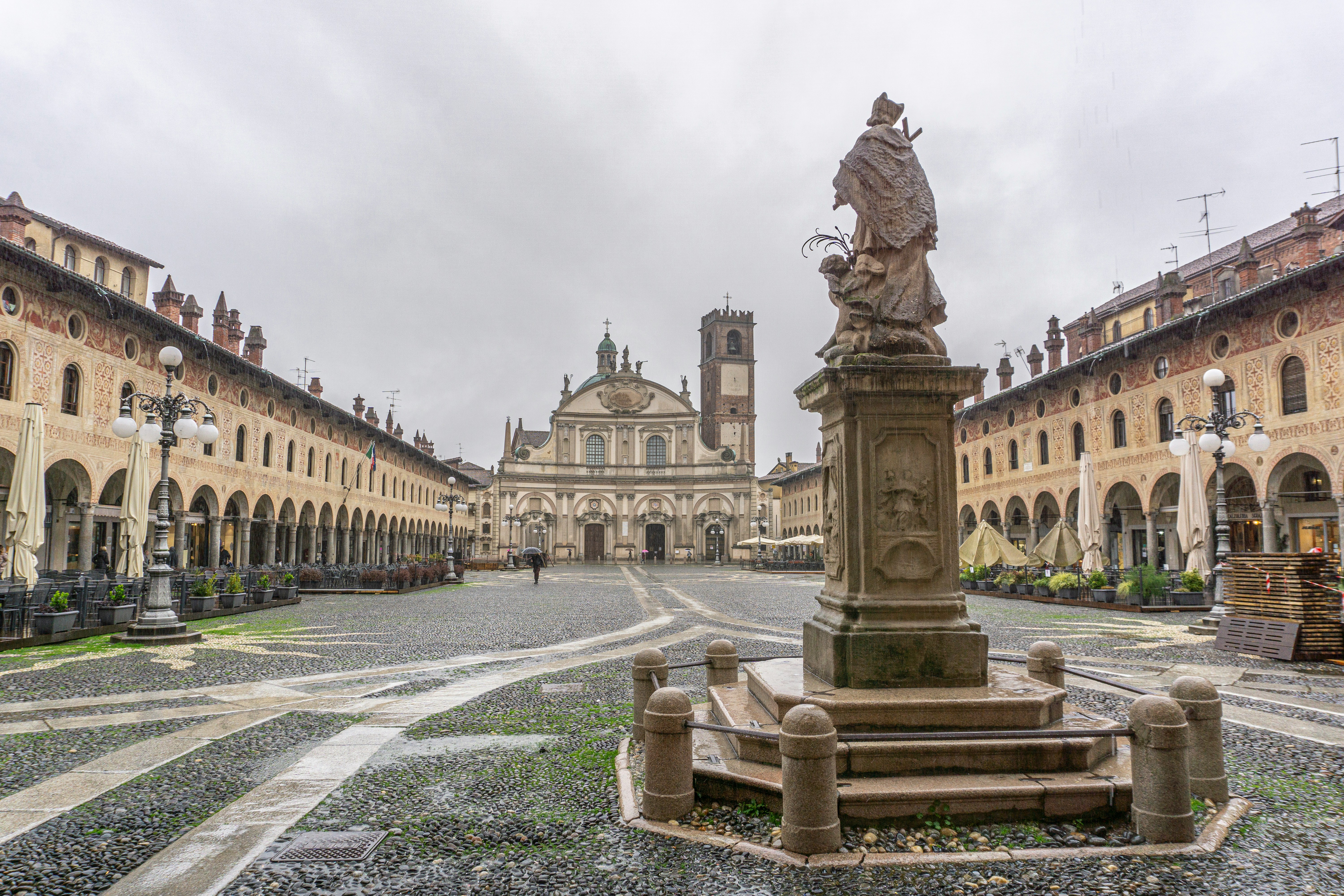 Piazza Ducale e Duomo di Vigevano